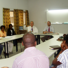 Embajador de EEUU en Angola visita instalaciones de Mosaiko