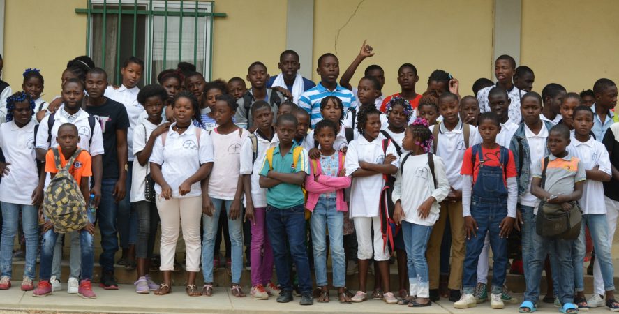 Estudantes do Centro de Promoção Maria Auxiliadora visitam o Mosaiko