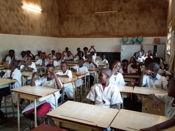 Crianças escolas covid19